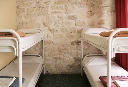 Posto Letto in Dormitorio Misto con 4 Letti