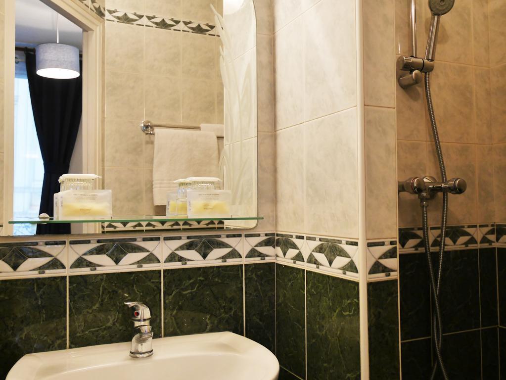 Single Room Private Bathroom