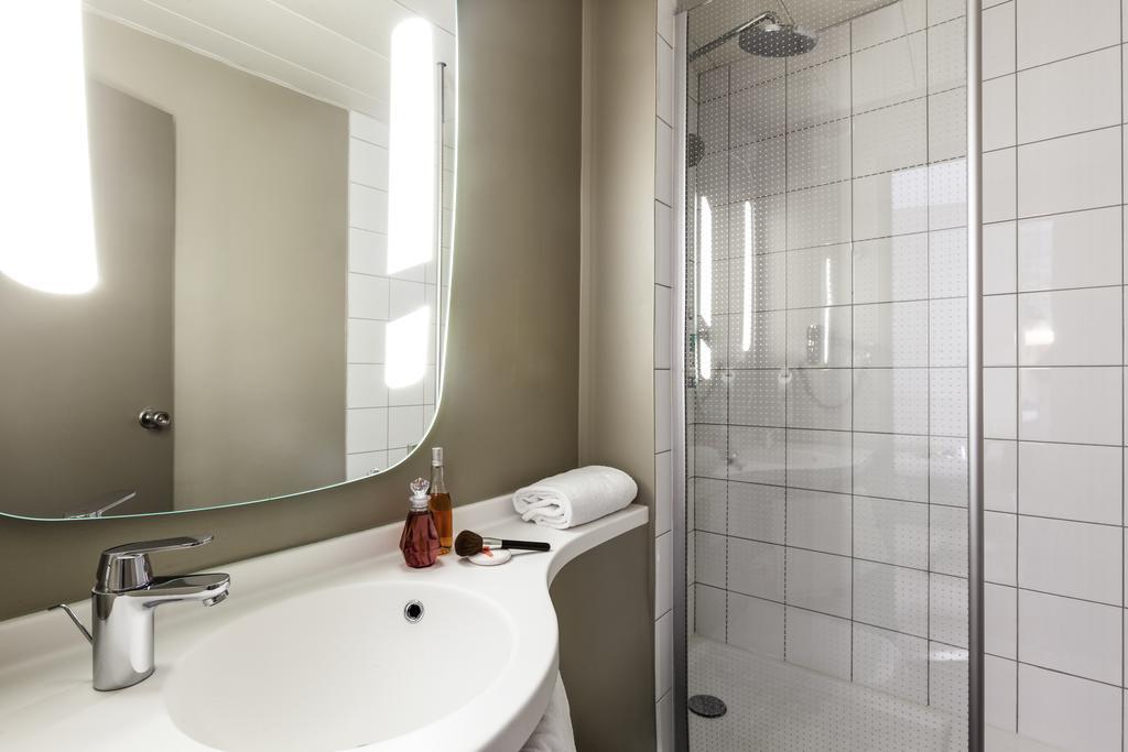 Standard Double Room One Double One Single Bed Non-Smoking,398868558:JPEG