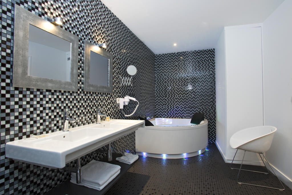 Deluxe Suite Spa Bath,42934144:JPEG