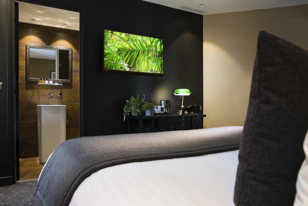 Quarto com Cama de Casal ou 2 de Solteiro