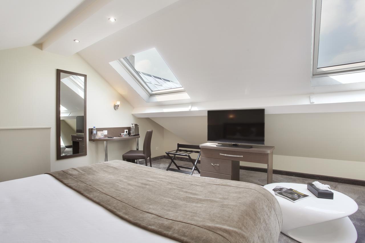 Junior Queen Suite