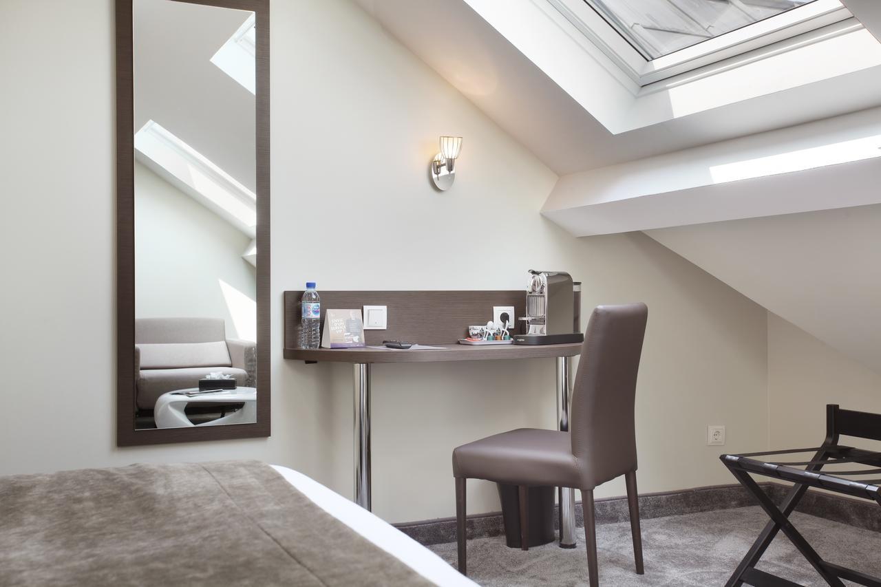 Junior Queen Suite