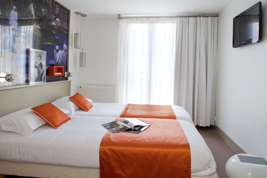 Quarto com 2 Camas de Solteiro