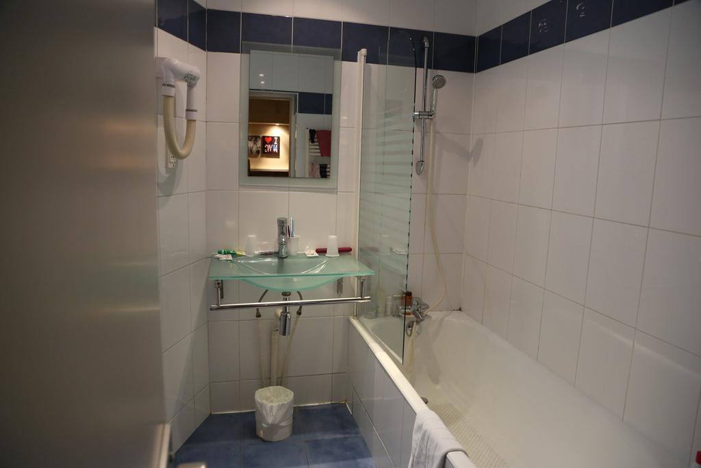 Standard Twin Room Shower or Bath,72797762:JPEG