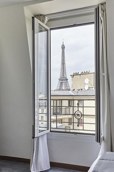 Superior Double Room view on the Eiffel Tower,678227217:JPEG