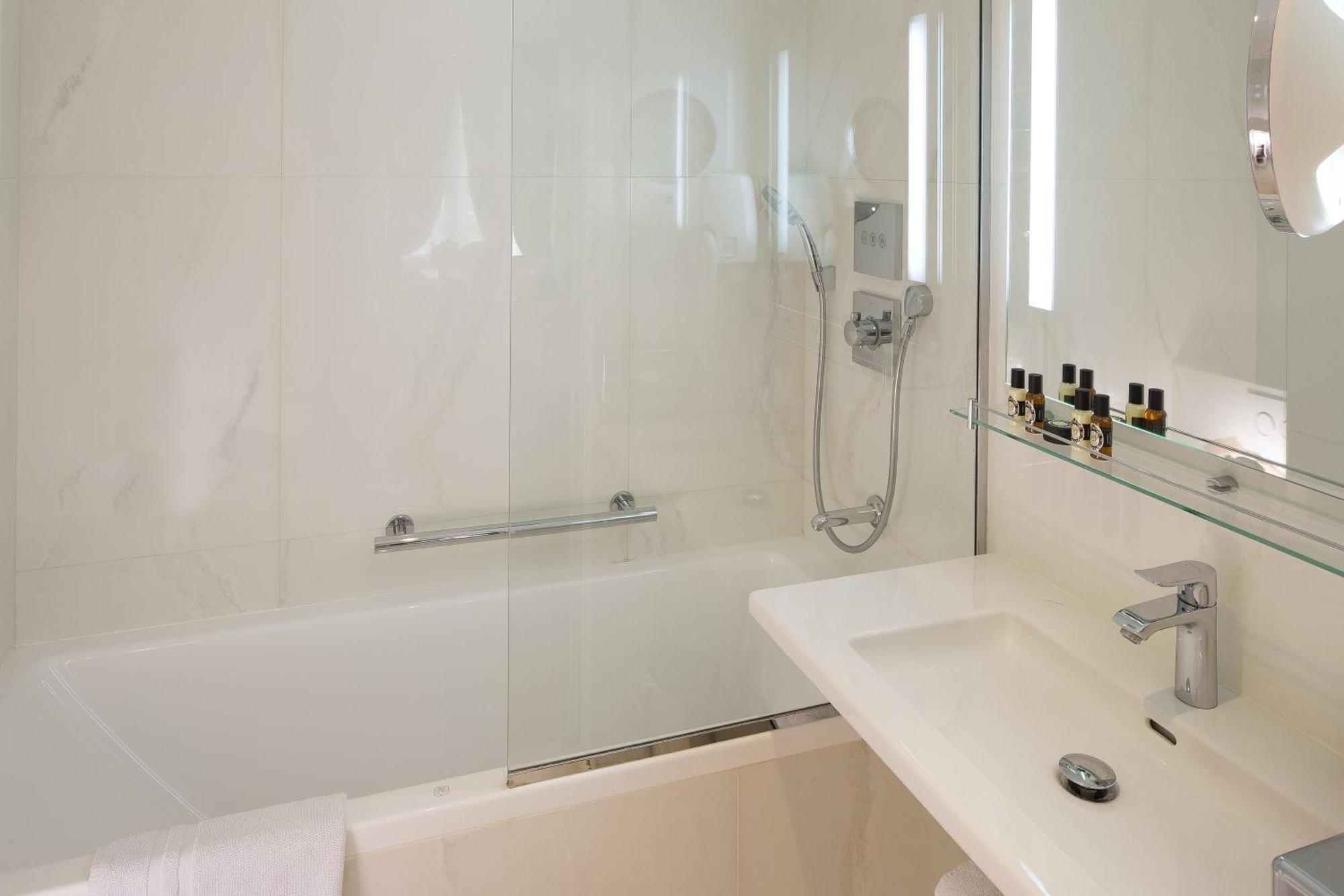 Junior Suite Spa Bath