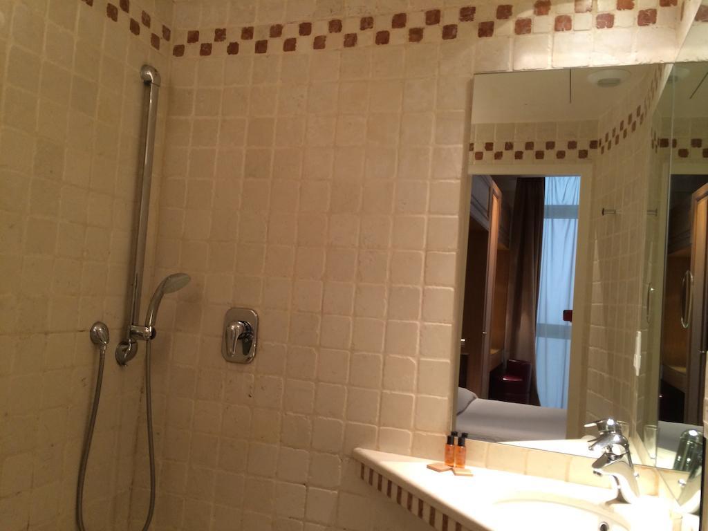 Standard Single Room,68777192:JPEG