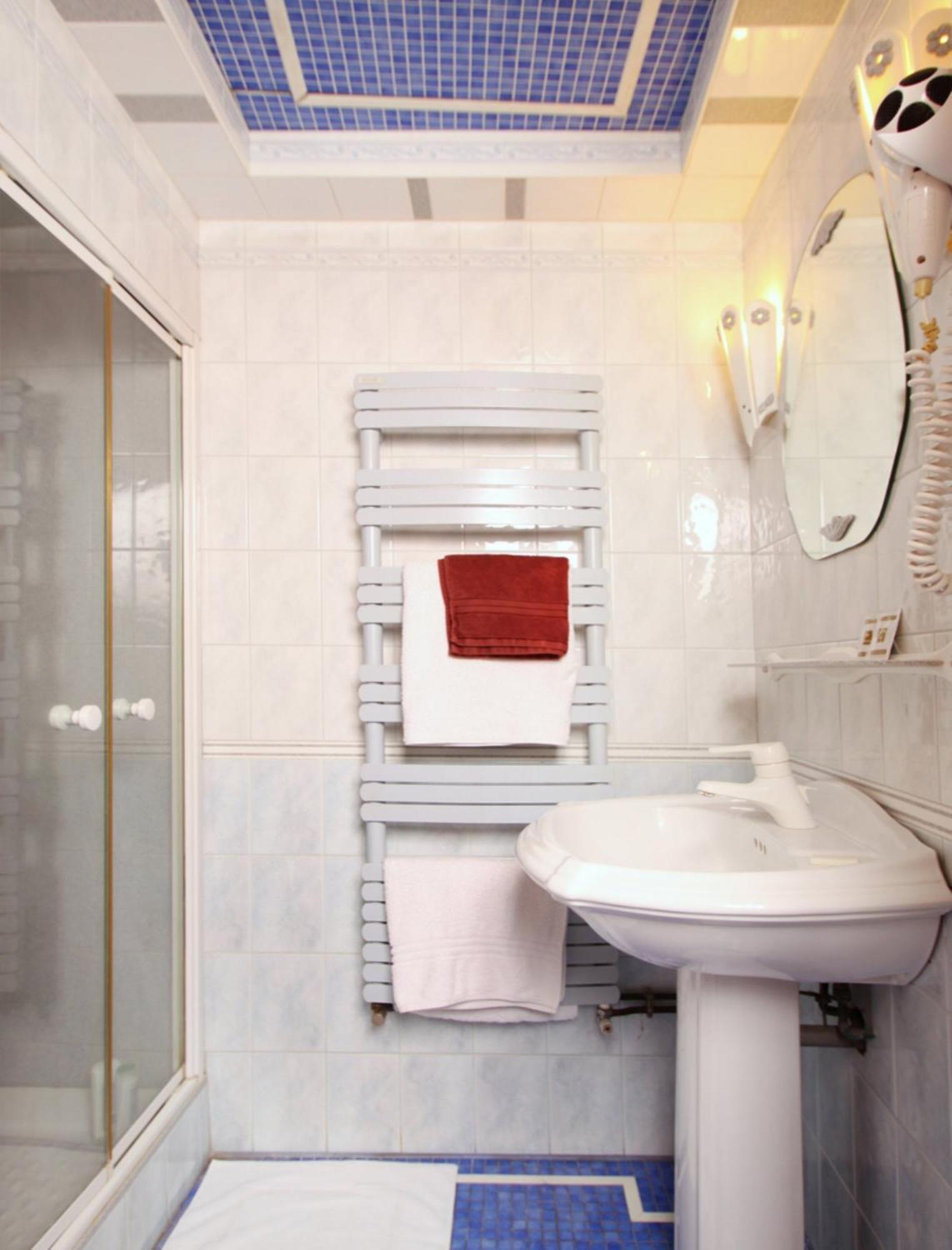 Double Room with Private Shower and Toilet,687804450:JPEG