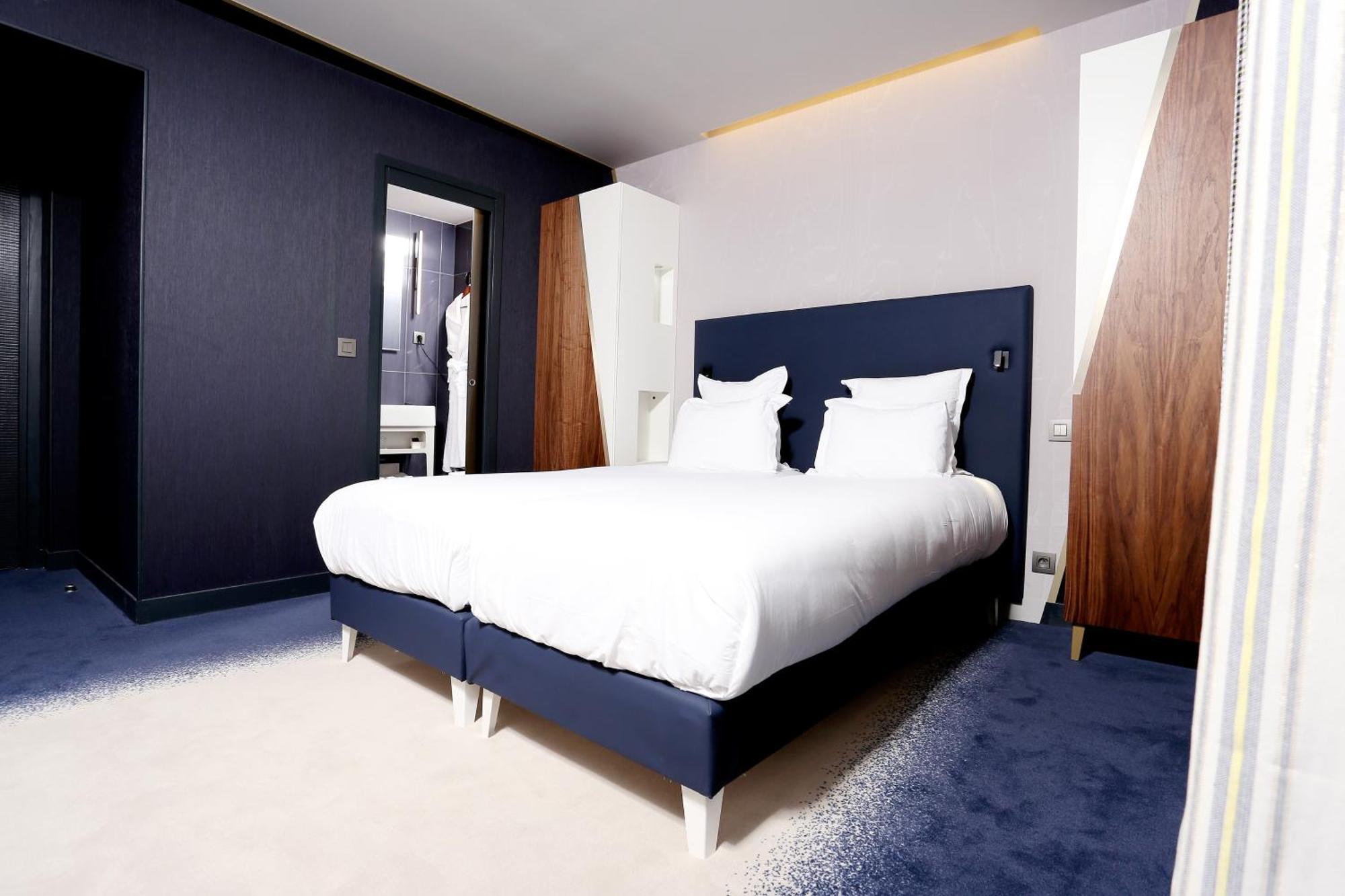 Small Deluxe Single Room