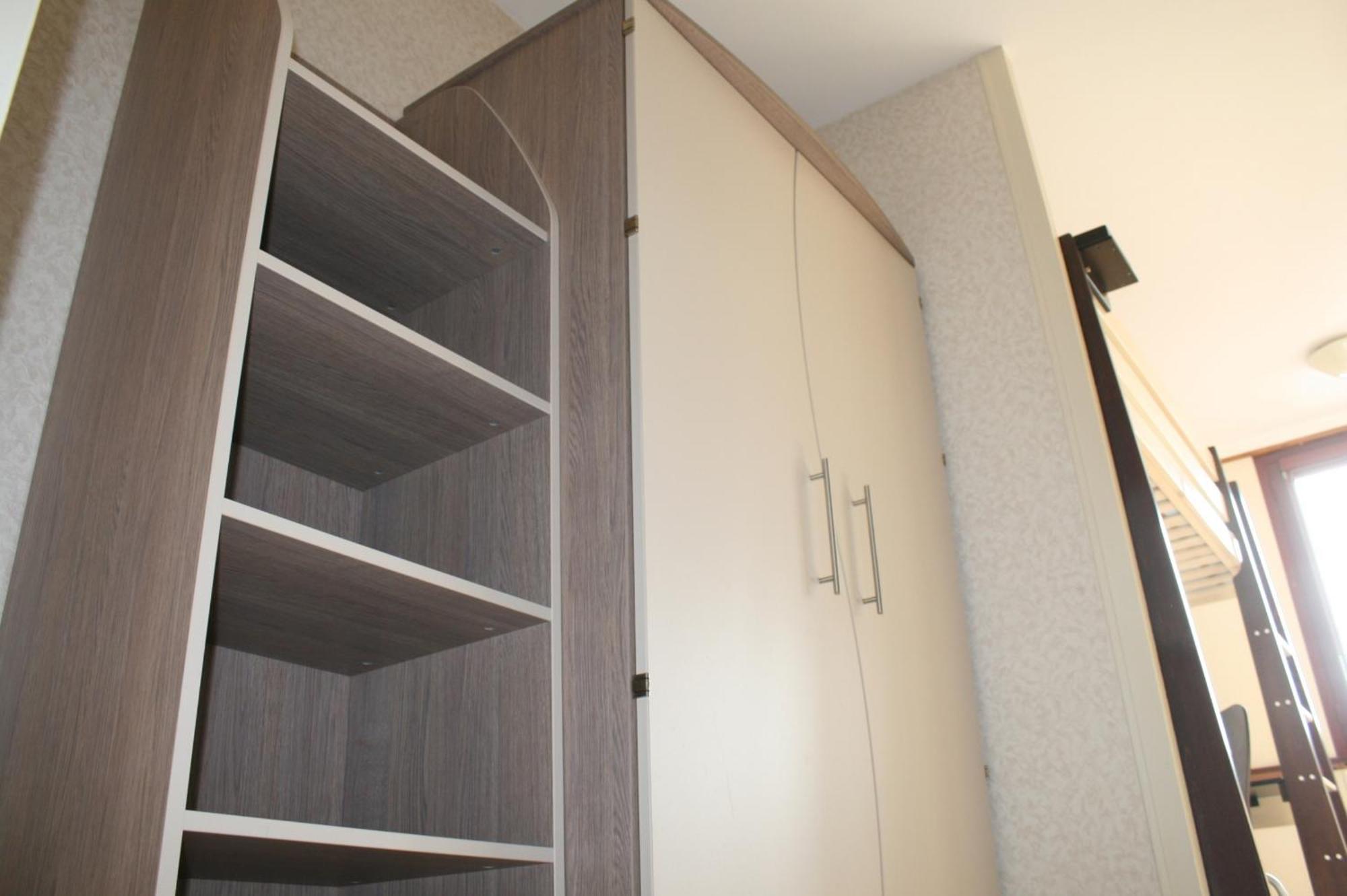 Single Room,714093838:JPEG