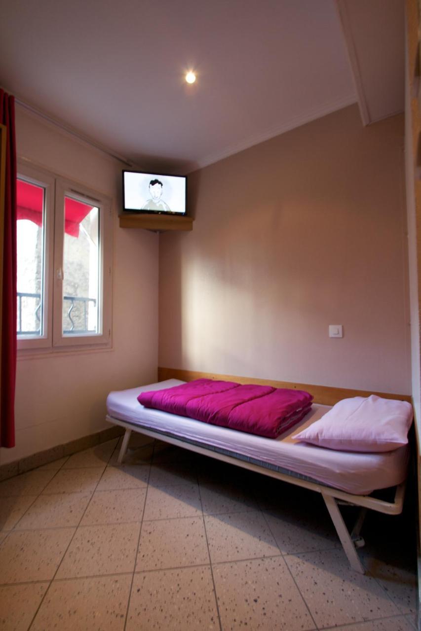 Single Room with Shared Bathroom