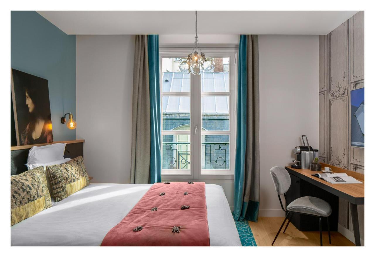 Quarto Clássico com Cama de Casal ou 2 de Solteiro