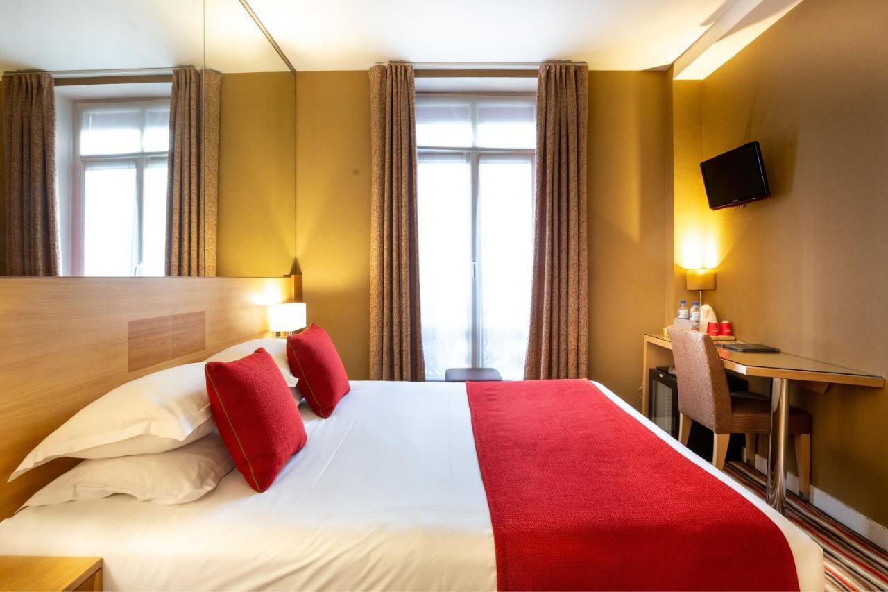 Classic Double or Twin Room Bottle of Champagne,960914395:JPEG