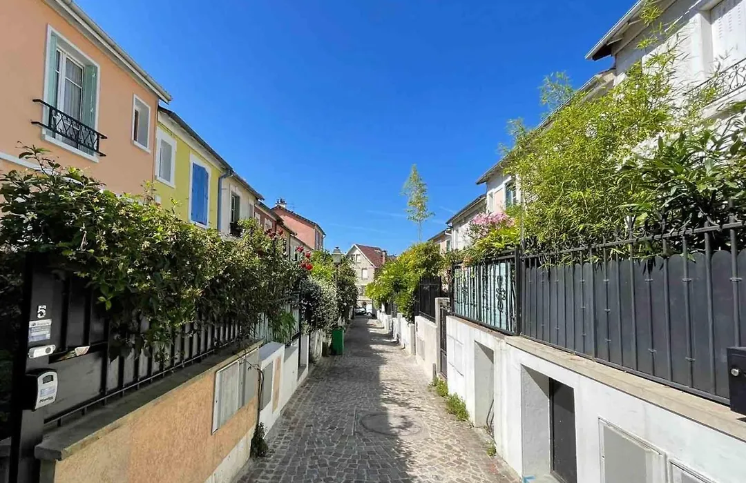 Charming Townhouse With Garden In The City Of Love-1
