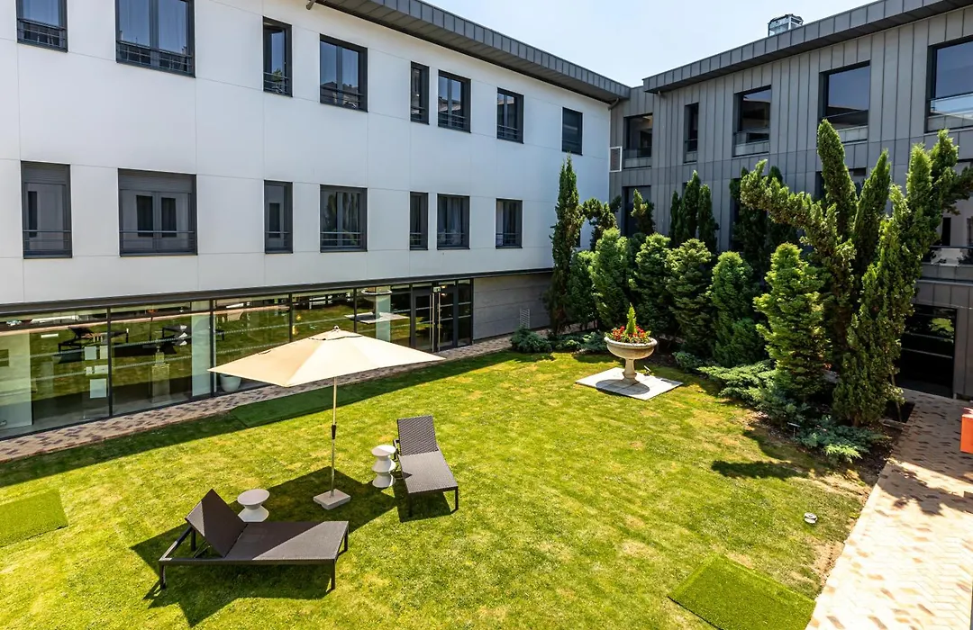 Les Jardins de St Cloud-1