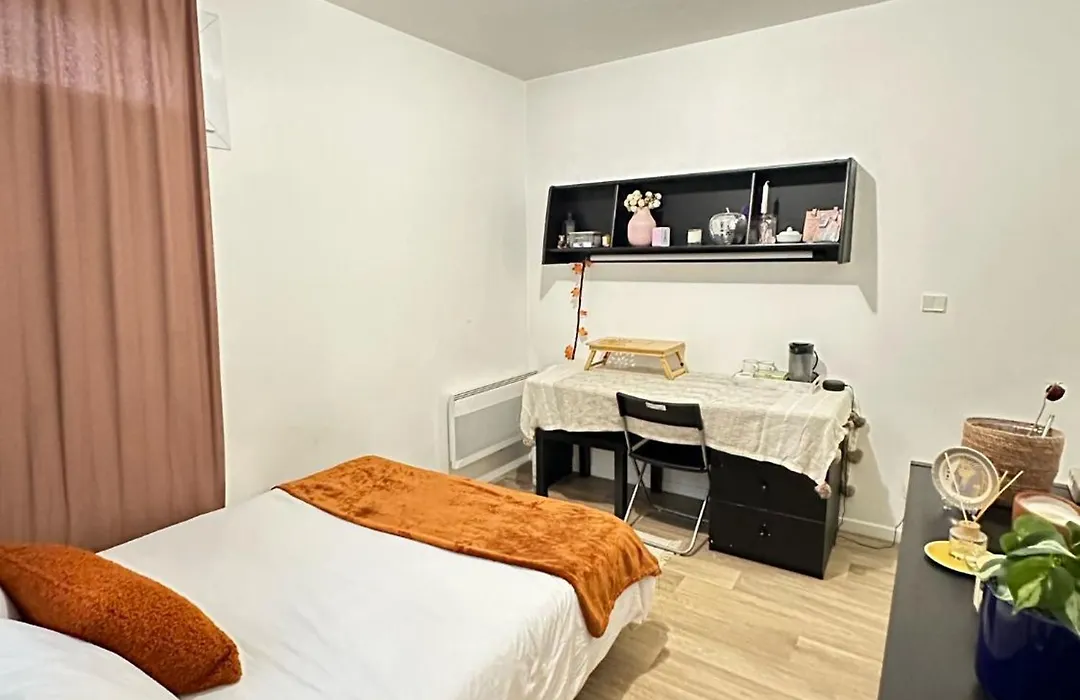 Cozy Studio In La Defense-1