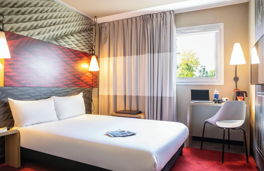Ibis Massy-1