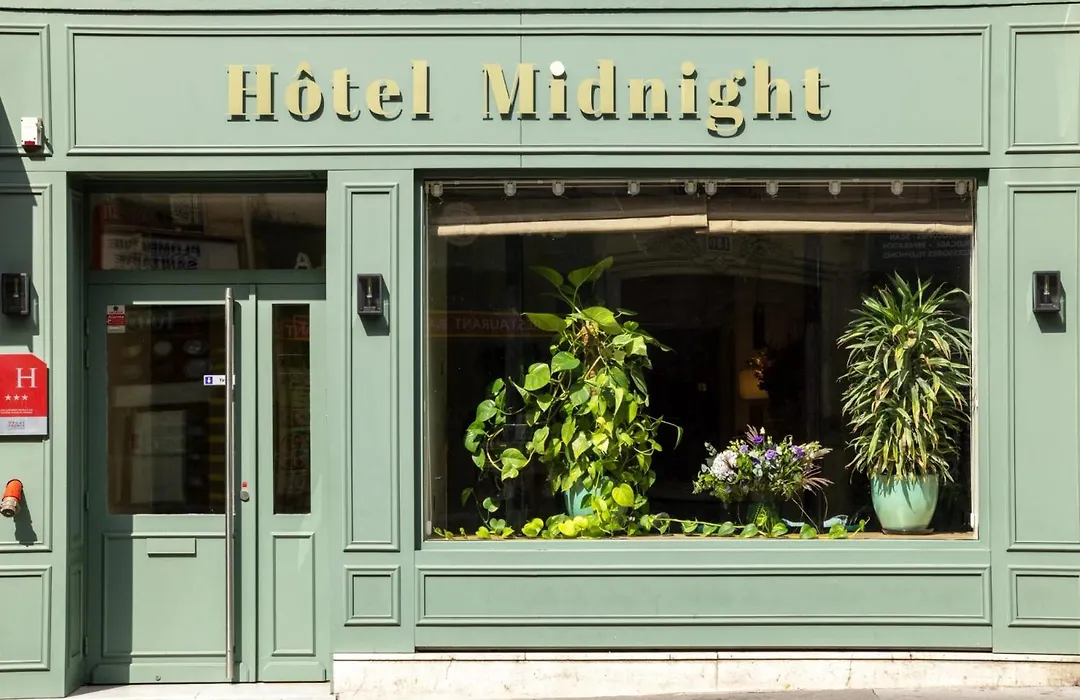 Midnight Hotel Paris-1
