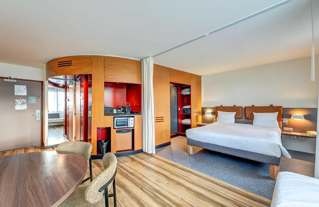 B&B Home Paris Nord 18Eme-1