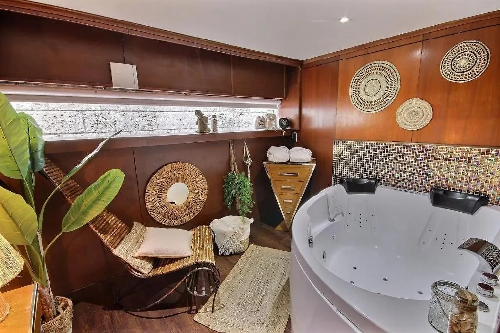 Vip Paris Yacht Hotel & Spa-1