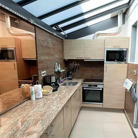 Charming Townhouse With Garden In The City Of Love-2