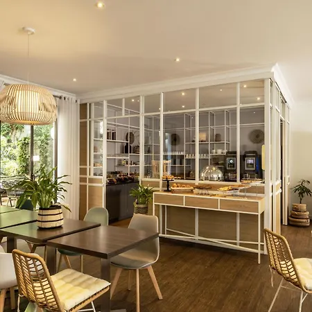 Hotel Paris Louis Blanc-3