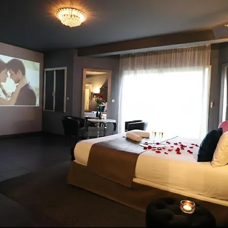 Luxury & Love - Indoor Swimming Pool & Cinema Room-3