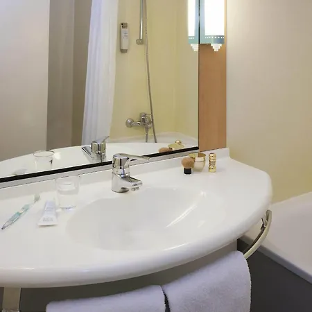 Ibis Paris Pantin Eglise-2