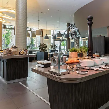 Novotel Paris Stade Basilique-3