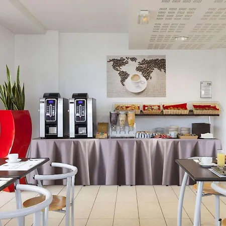 Comfort Suites Le-Port-Marly Paris Ouest-3