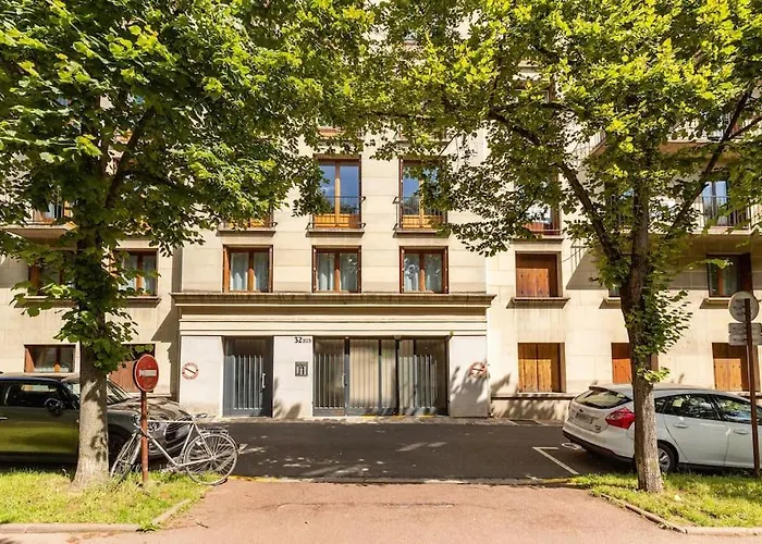 Pet friendly Ma Petite Versailles
