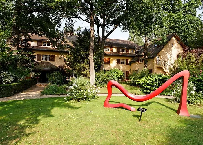 Saint-Germain-en-Laye hotels near Eglise catholique Saint-Germain