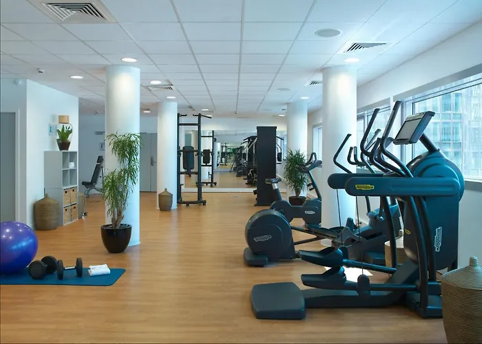 Courbevoie hotels near Eiffel Tower