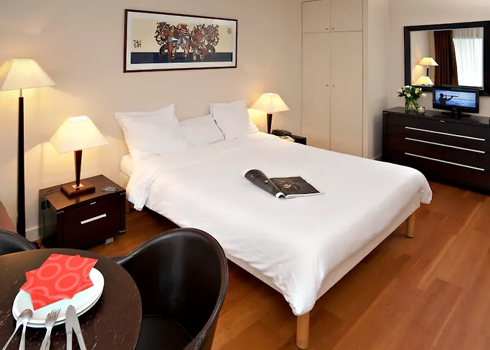 Aparthotel Adagio Access Paris Tour Eiffel St Charles