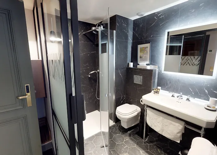 Paris hotels near Rue de Rivoli