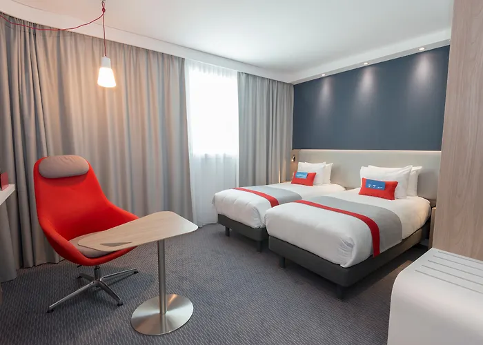 Holiday Inn Express Paris - Velizy By Ihg