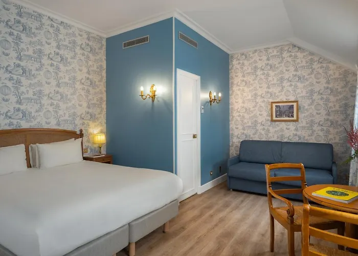 Paris hotels near Arc de Triomphe