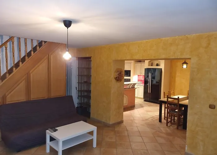 ÉTAGES PRIVÉE POUR 4 PERSONNES 2 CHAMBRES ET 1 SALE DE BAIN i Roissy-en-France