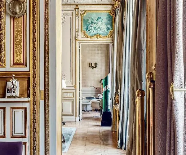 Feel The French Bourgeois Air In This Exceptional Apartment Parigi