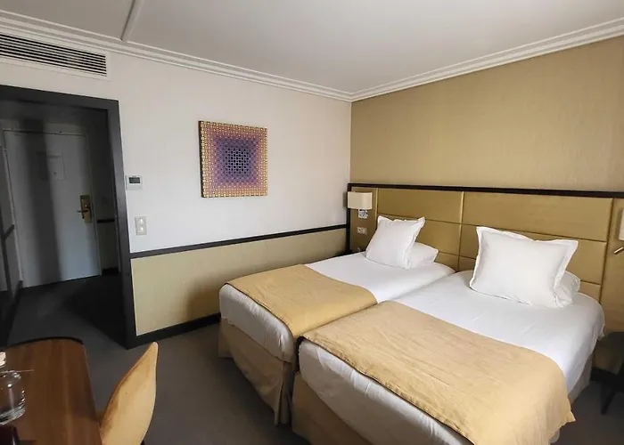 Neuilly-sur-Seine hotels near Place de la Concorde