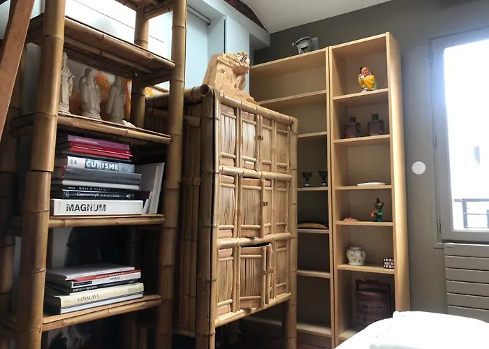 Charming Apartment On Top Floor In Marais -5P Paris