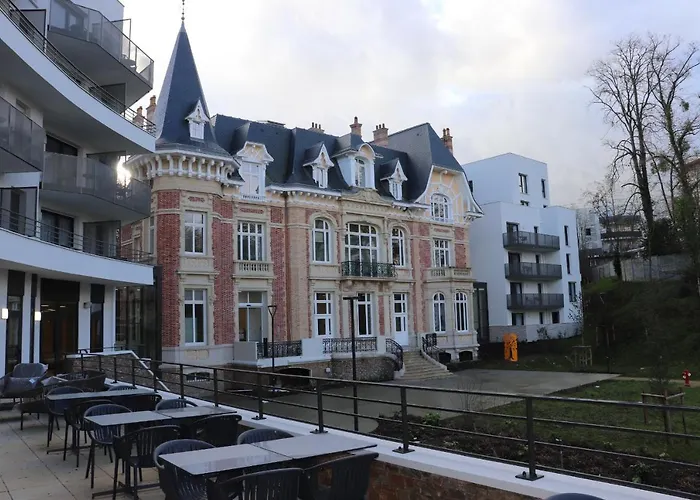 Aparthotel Domitys - Le Parc Des Aubiers à Poissy