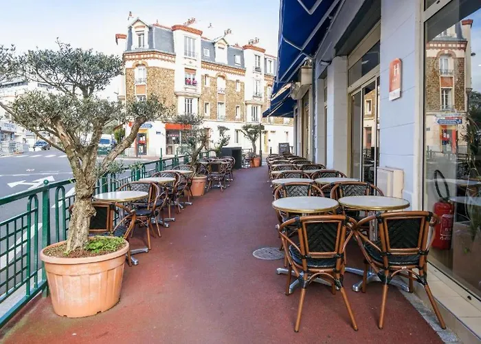 Hotel Le Val D'Or & Le Theatre à Suresnes