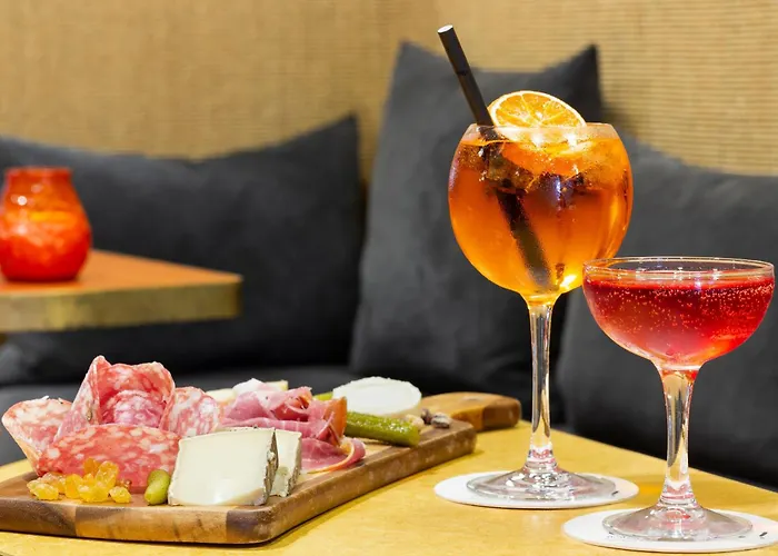Oh La La ! Hotel Bar Paris Bastille