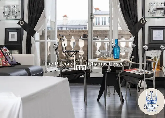 Balcony -View -Champs Elysees Parijs