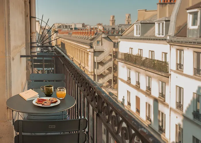 Hotel Du Savoir パリ