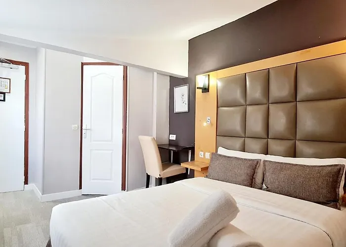 Hotel de France 18 Paris