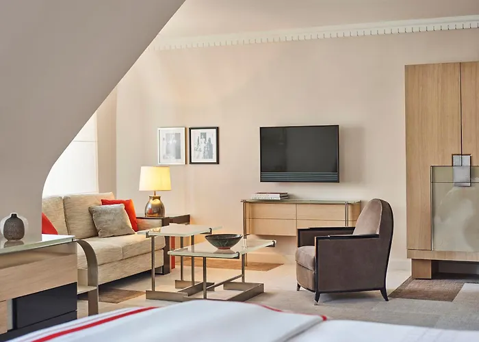 Boetiek Hotel Plaza Athenee - Dorchester Collection Parijs