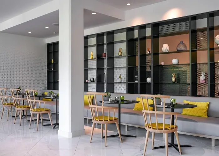 Hotel Courtyard by Marriott Paris Roissy Charles de Gaulle Airport à Le Mesnil-Amelot